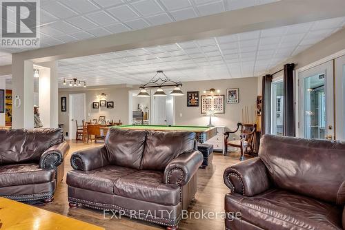 80 Everett Road, Kawartha Lakes, ON - Indoor Photo Showing Living Room
