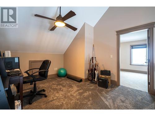 1618 Simons Road, Spallumcheen, BC - Indoor Photo Showing Living Room