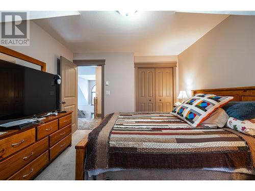 1618 Simons Road, Spallumcheen, BC - Indoor Photo Showing Bedroom