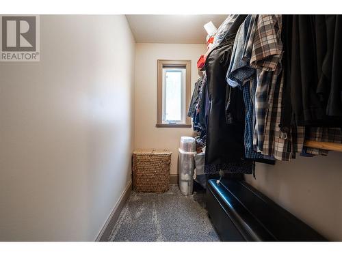 1618 Simons Road, Spallumcheen, BC - Indoor Photo Showing Kitchen With Upgraded Kitchen