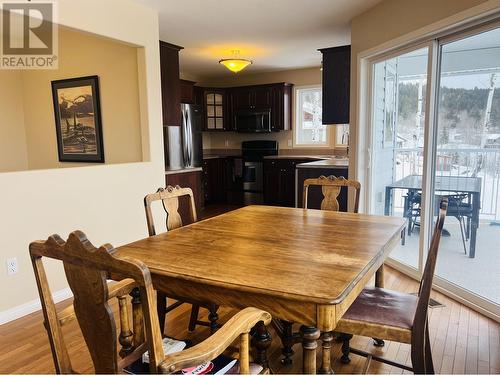 2915 Prospector Road, 150 Mile House, BC - Indoor Photo Showing Dining Room