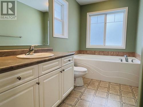 2915 Prospector Road, 150 Mile House, BC - Indoor Photo Showing Bathroom
