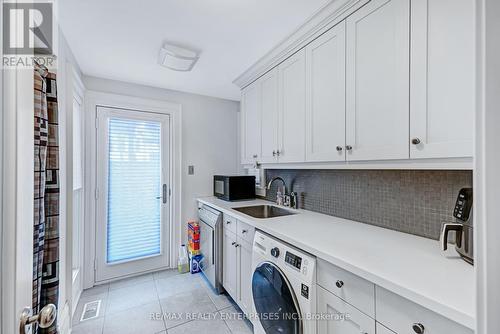 1729 Blythe Rd, Mississauga, ON - Indoor Photo Showing Laundry Room