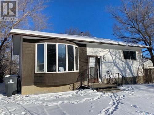 622 Pacific Avenue, Kerrobert, SK - Outdoor