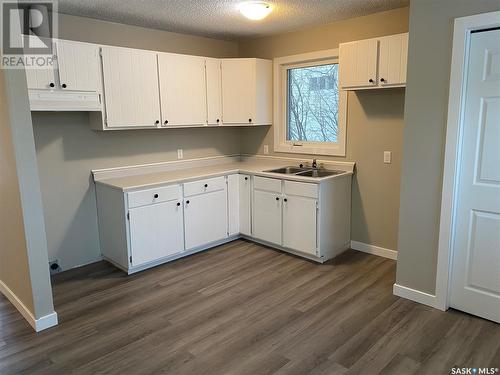 622 Pacific Avenue, Kerrobert, SK - Indoor Photo Showing Kitchen With Double Sink
