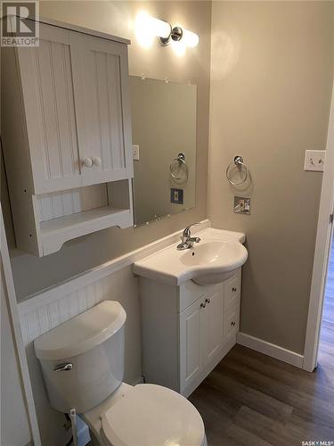 622 Pacific Avenue, Kerrobert, SK - Indoor Photo Showing Bathroom