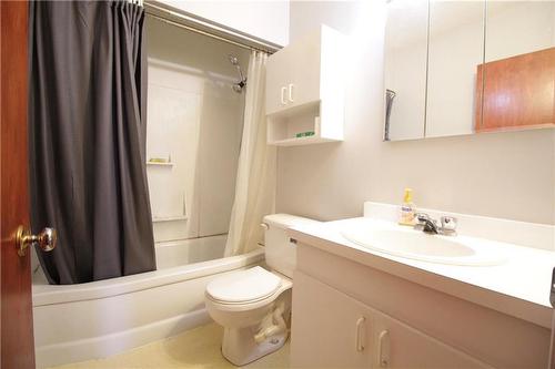 516 Railway Avenue, Mcauley, MB - Indoor Photo Showing Bathroom
