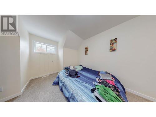 2338 Hwy 3, Cawston, BC - Indoor Photo Showing Bedroom
