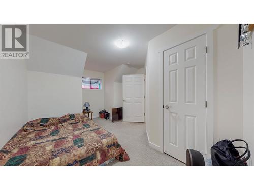 2338 Hwy 3, Cawston, BC - Indoor Photo Showing Bedroom