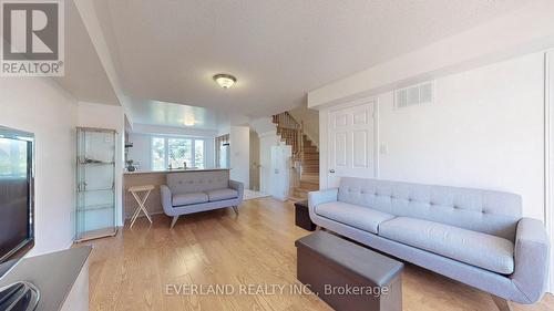268 - 4975 Southampton Drive, Mississauga, ON - Indoor Photo Showing Living Room