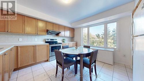 #268 -4975 Southampton Dr, Mississauga, ON - Indoor Photo Showing Kitchen