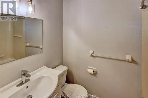 343 Dora Drive, Wallaceburg, ON - Indoor Photo Showing Bathroom