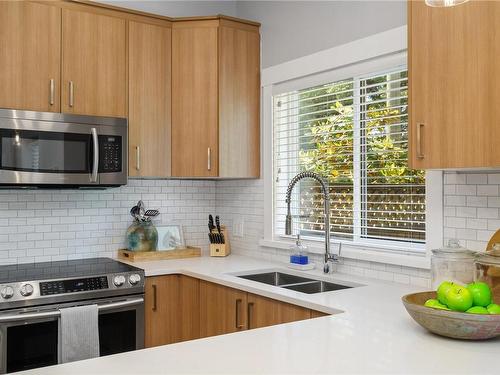 3405 Jazz Crt, Langford, BC - Indoor Photo Showing Kitchen With Stainless Steel Kitchen With Double Sink With Upgraded Kitchen