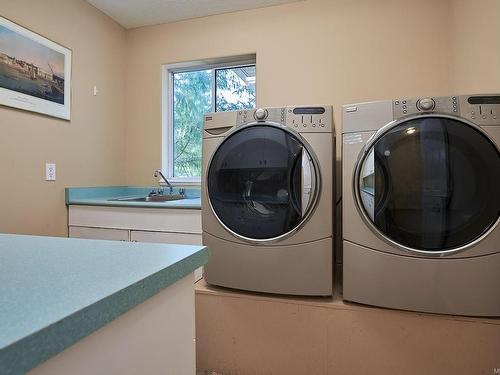 1058 Middlegate Rd, Errington, BC - Indoor Photo Showing Laundry Room
