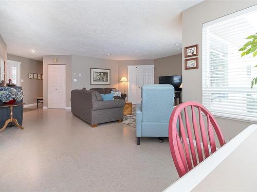 553 Fairways Pl, Cobble Hill, BC - Indoor Photo Showing Bedroom