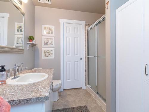 553 Fairways Pl, Cobble Hill, BC - Indoor Photo Showing Bathroom