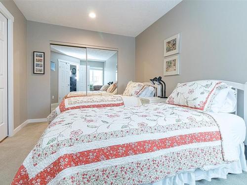 553 Fairways Pl, Cobble Hill, BC - Indoor Photo Showing Bedroom