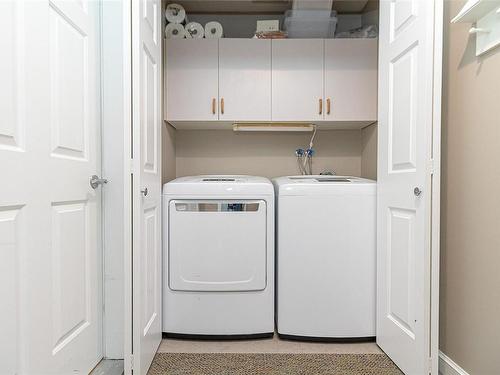 553 Fairways Pl, Cobble Hill, BC - Indoor Photo Showing Laundry Room