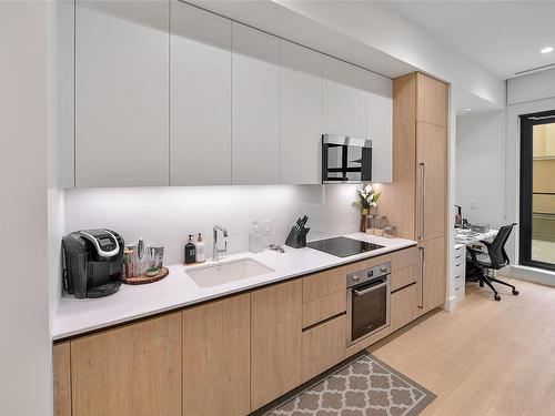 315-521 Courtney St, Victoria, BC - Indoor Photo Showing Kitchen With Upgraded Kitchen