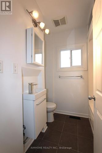 210 Lake St, St. Catharines, ON - Indoor Photo Showing Bathroom