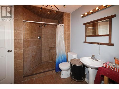 2470 Chilton Drive, Dawson Creek, BC - Indoor Photo Showing Bathroom