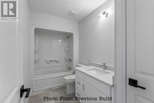 597 Keil Trail North, Chatham, ON - Indoor Photo Showing Bathroom