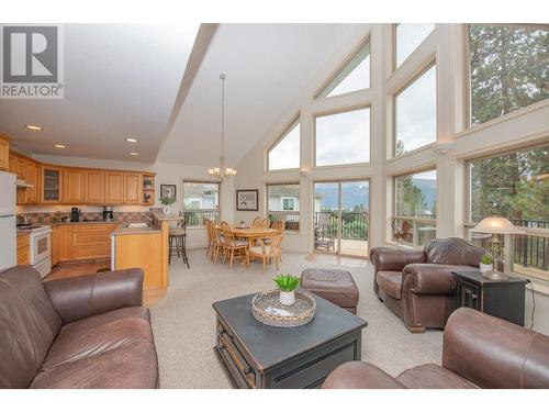 16490 Commonage Road, Lake Country, BC - Indoor Photo Showing Living Room