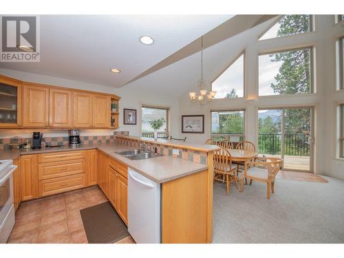 16490 Commonage Road, Lake Country, BC - Indoor Photo Showing Kitchen With Double Sink