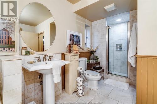 389 Talbot Street West, Leamington, ON - Indoor Photo Showing Bathroom