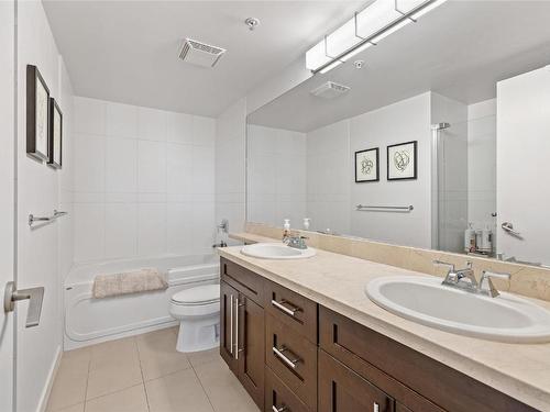 502-1075 Sunset Drive, Kelowna, BC - Indoor Photo Showing Bathroom
