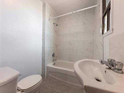 Bathroom - 7525  - 7529 Rue St-Hubert, Montréal (Villeray/Saint-Michel/Parc-Extension), QC 