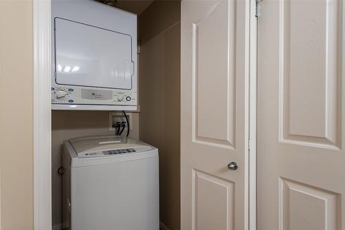 1105-3168 Via Centrale Road, Kelowna, BC - Indoor Photo Showing Laundry Room
