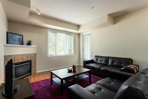 1105-3168 Via Centrale Road, Kelowna, BC - Indoor Photo Showing Living Room With Fireplace