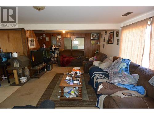 7919 Seinen Road, Houston, BC - Indoor Photo Showing Living Room