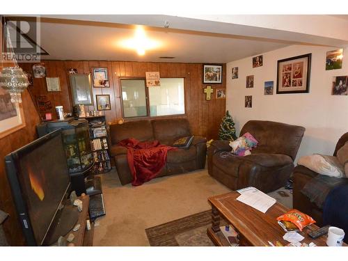 7919 Seinen Road, Houston, BC - Indoor Photo Showing Living Room