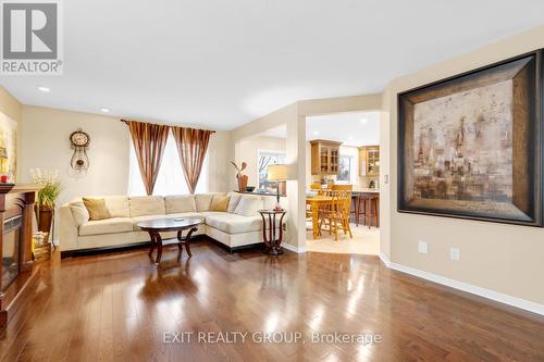 8 Watson Crt, Belleville, ON - Indoor Photo Showing Living Room