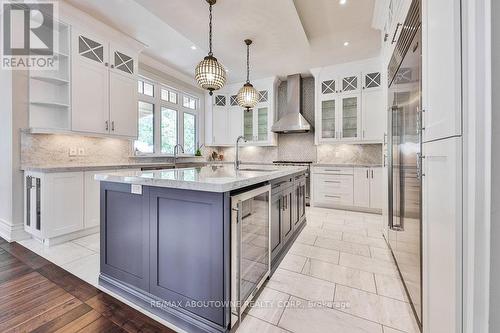 1035 Truman Avenue, Oakville, ON - Indoor Photo Showing Kitchen With Upgraded Kitchen