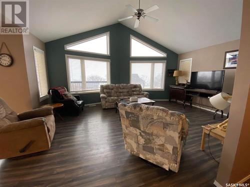 Log Lake View, Round Lake, SK - Indoor Photo Showing Living Room