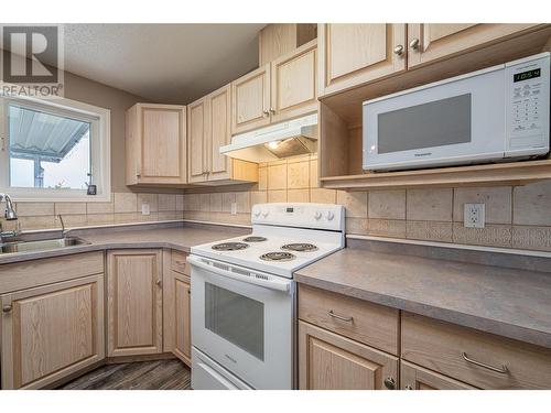 9510 97 Highway N Unit# 26, Vernon, BC - Indoor Photo Showing Kitchen
