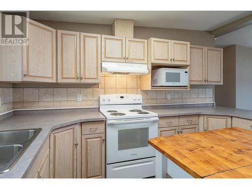 9510 97 Highway N Unit# 26, Vernon, BC - Indoor Photo Showing Kitchen With Double Sink