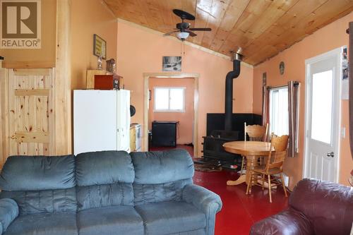 4 Highlands Road, Highlands, NL - Indoor Photo Showing Living Room