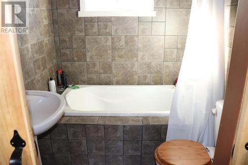 4 Highlands Road, Highlands, NL - Indoor Photo Showing Bathroom