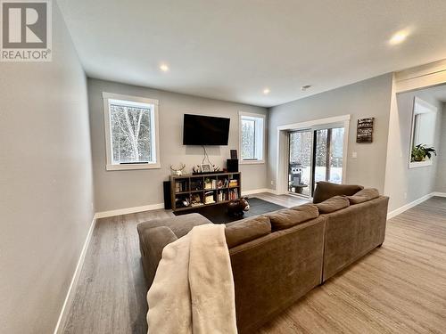 24151 River Road, Smithers, BC - Indoor Photo Showing Living Room