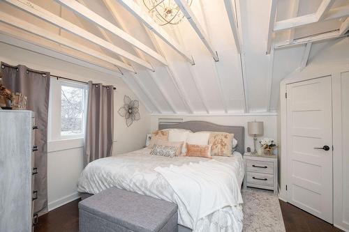 252 Walter Avenue N, Hamilton, ON - Indoor Photo Showing Bedroom