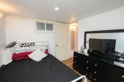 252 Walter Avenue N, Hamilton, ON - Indoor Photo Showing Bedroom