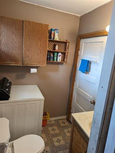 210 Nelson Street E, Virden, MB - Indoor Photo Showing Laundry Room