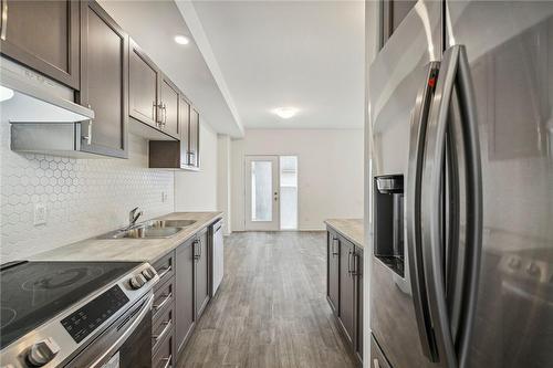 71 Old School Trail|Unit #37, Welland, ON - Indoor Photo Showing Kitchen With Double Sink With Upgraded Kitchen