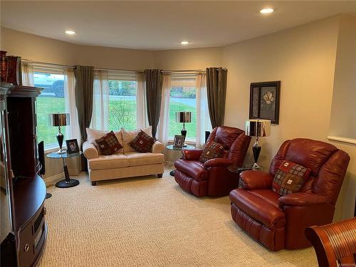 609 Evergreen Ave, Courtenay, BC - Indoor Photo Showing Living Room