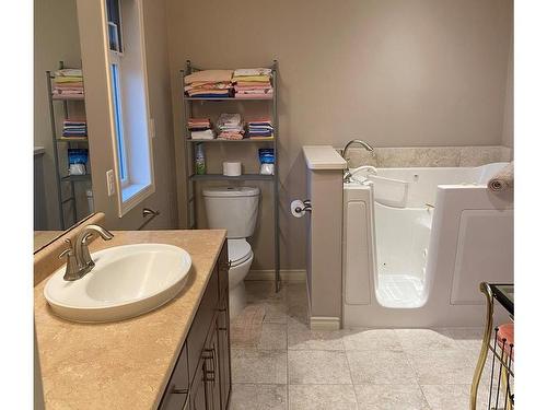 609 Evergreen Ave, Courtenay, BC - Indoor Photo Showing Bathroom