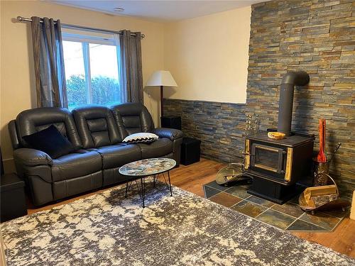609 Evergreen Ave, Courtenay, BC - Indoor Photo Showing Living Room With Fireplace